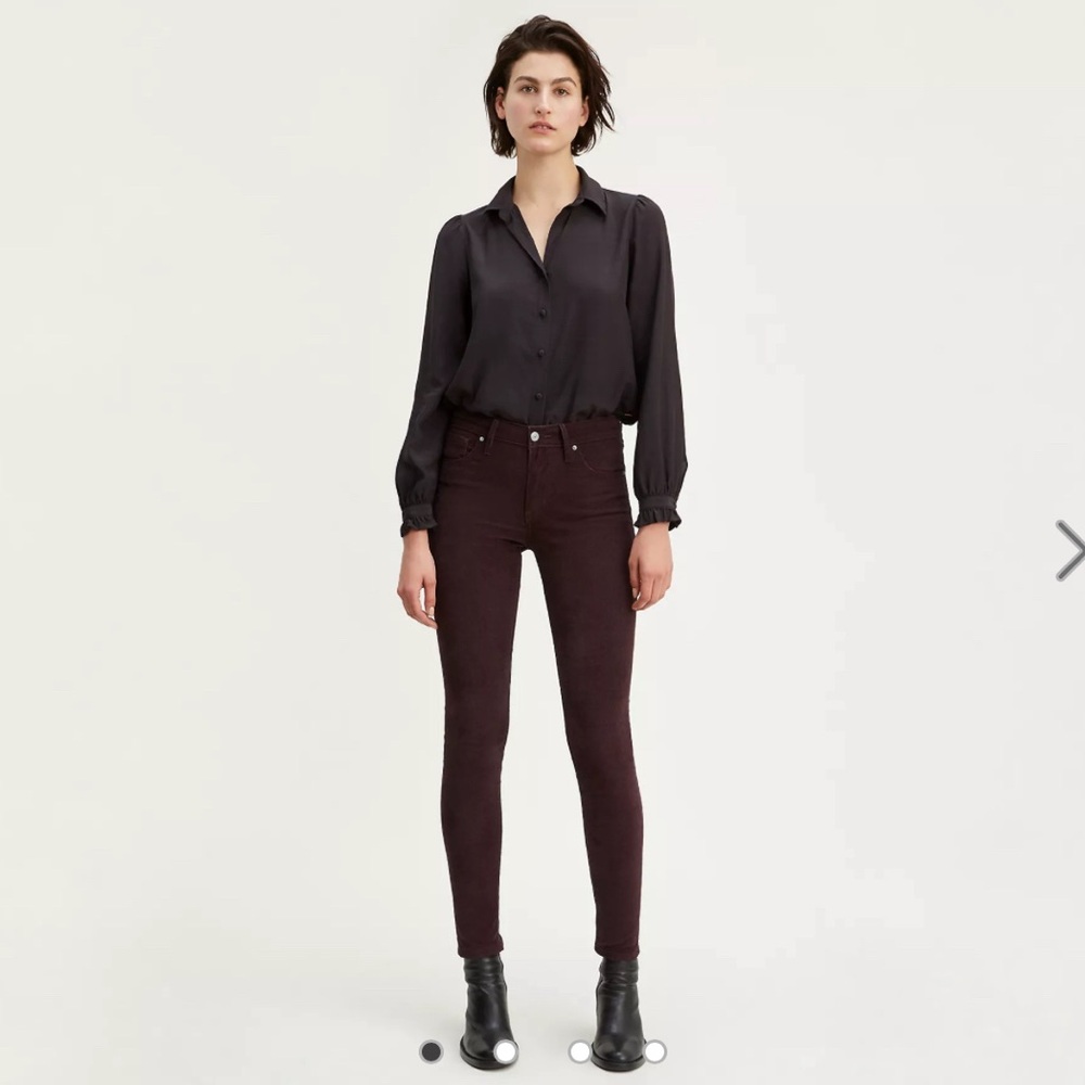 (Levi’s Premium) 721 High Rise Corduroy Pants in Malbec